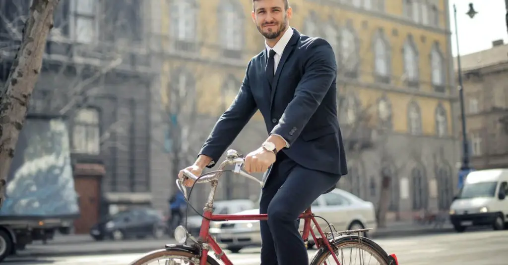 How to Carry a Suit on a Bike?
